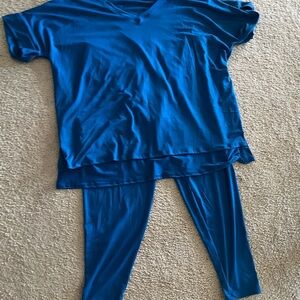 Zenana Outfitters Blue Leggings and Top Set
